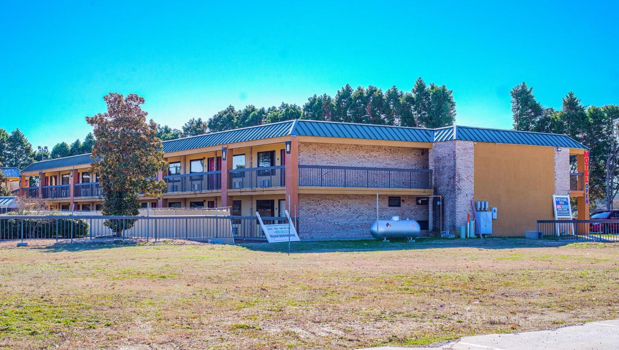 Mayfair Inn Williamston Exterior photo
