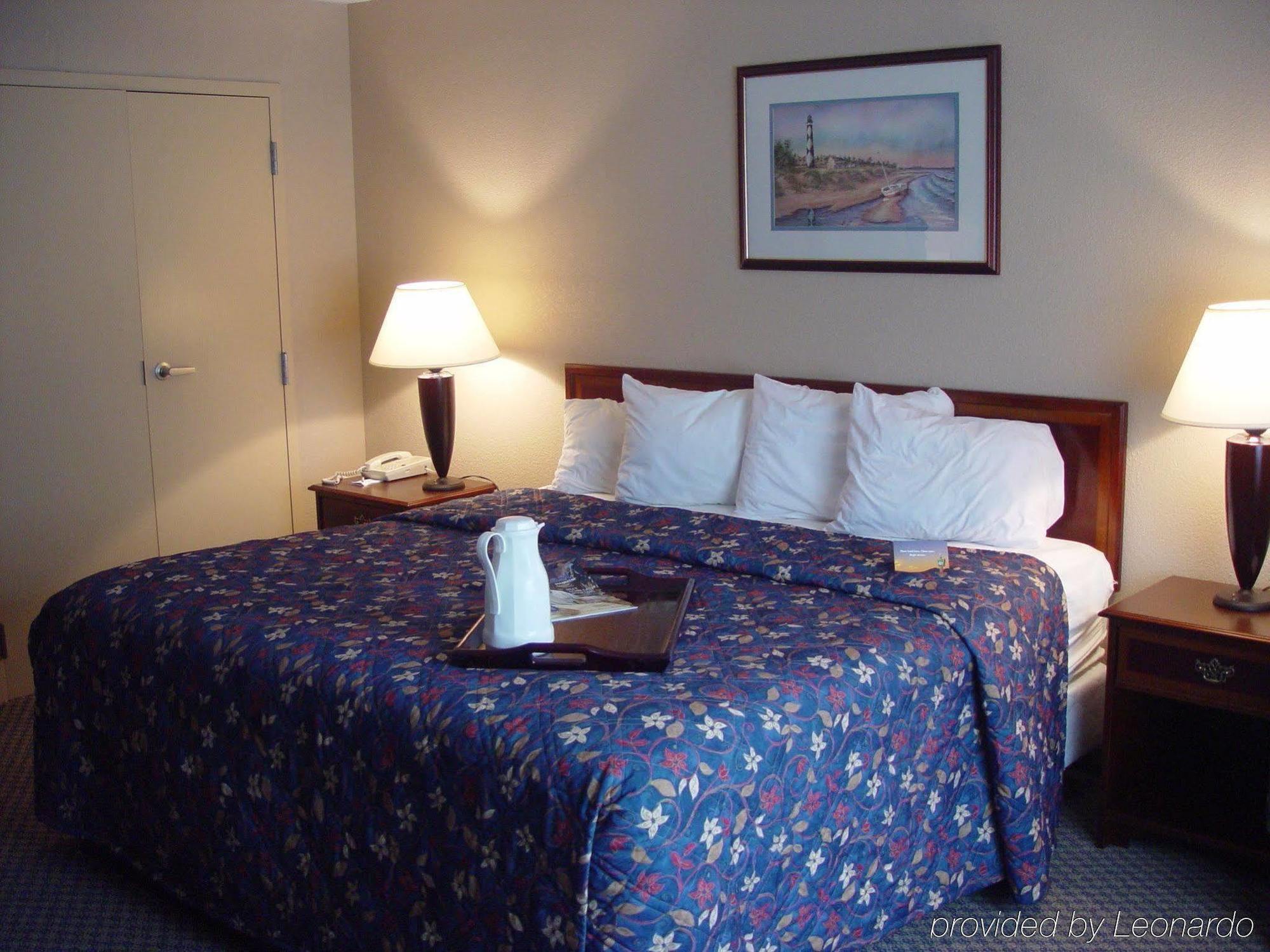 Mayfair Inn Williamston Room photo
