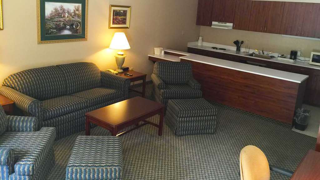 Mayfair Inn Williamston Room photo